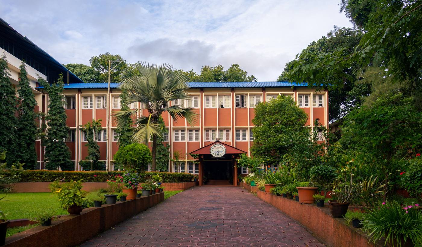 SMS CUSAT campus building and entrance